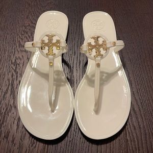 Tory Burch Mini Miller Flat Thong in Ivory